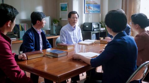 Lapho iNkosi uJesu ibethelwa esiphambanweni, yathwala futhi yaxolela izono zethu. Ngakho, sahlukaniswe njengabangcwele futhi asisenasono, futhi singangena embusweni wezulu ngaphandle kokudinga ukwamukela umsebenzi kaNkulunkulu wokwahlulela nokucwengisisa ezinsukwini zokugcina. Ngabe senza kahle ngokukholwa yilokhu?