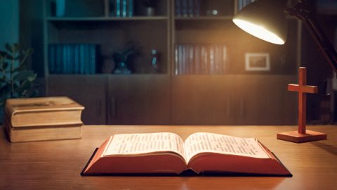 Empeleni kufanele umuntu alibuke futhi alisebenzise kanjani iBhayibheli ngendlela ehambisana nentando kaNkulunkulu? Yini ukubaluleka kokuqala kweBhayibheli?