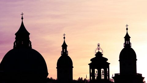 noma ingabe omphikukristu noSathane abaphethe amandla?